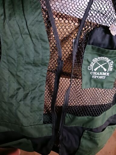 美品　4Lクレイ射撃ベスト