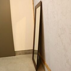 イタリアモダンファニチャーブランドCalligaris(カリガリス)社のDOUBLE(ダブル) ウォールミラー。シンプルながらも上品で高級感のあるモダンデザインの全身鏡。クラシックな空間にもピッタリ♪の画像