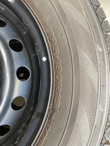 ハイエース　スタッドレスタイヤ 195/80R15 