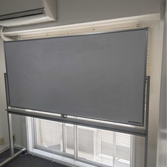 大型ホワイトボード（両面・脚付き・キャスターあり）