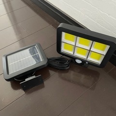 NO223未使用品　ソーラー充電　人感センサーライト