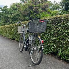 古いブリジストンのアシスト付き自転車の画像