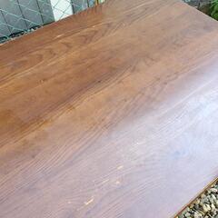 ダイニングテーブルの画像