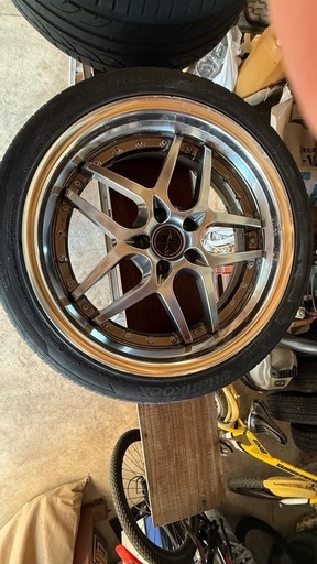 アミスタッド　245/40/R20 タイヤホイールセット