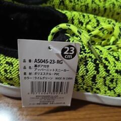 子供用スニーカーの画像