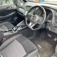 総額85万円 日産 リーフ X10万台記念車 車検2年 EV車 4万キロ台 プロパイロット エマブレ コーナーセンサー ステアリングスイッチ シートヒーター 電動パーキング ナビ フルセグ Bluetoothオーディオ ETC バックカメラの画像