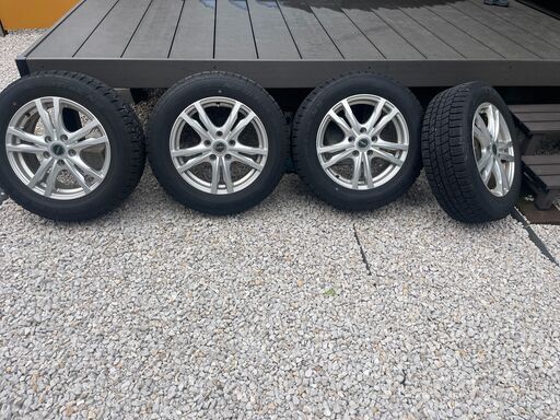 スタッドレスタイヤ　ステップワゴン　205/60R16　90Q