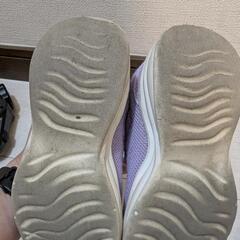 光るキッズシューズの画像