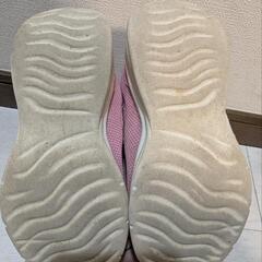 光るキッズシューズの画像