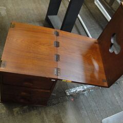 セール中につき、通常特価3,278円より半額の1,639円!　折りたたみ文机　引き出し収納付きの画像