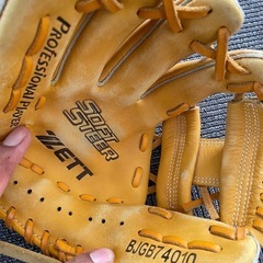 グローブ　2個　ボール付けの画像