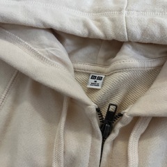 ユニクロ　女性パーカーMの画像