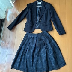 レディーススーツの画像