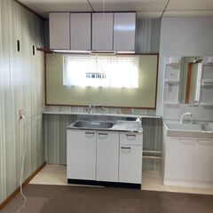 通り沿いに面した貸家戸建て。駐車場2台コミコミ。事業に使ってもOK！地下鉄宮の沢駅・JR発寒駅にダブルアクセス。家の前の歩道が非常に広く雪捨て場あり。事務所・住居一緒に使ってOK - 不動産