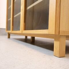 人気の無印良品(MUJI)のタモ材を使用した木製キャビネット・大です！明るいナチュラルな雰囲気が北欧スタイルなどにおススメのサイドボード。ちょっとしたカップボードとしても活躍します♪の画像