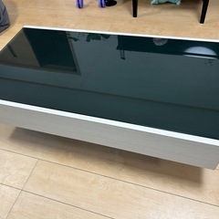 ガラスのテーブル