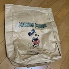 希少ミッキーマウス紙袋風クラッチバックの画像
