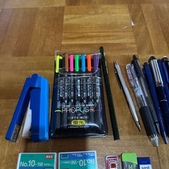 【無料】文房具まとめ売り（ペン、はさみ、替芯など）の画像