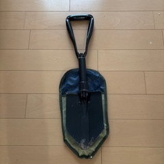 折りたたみシャベル