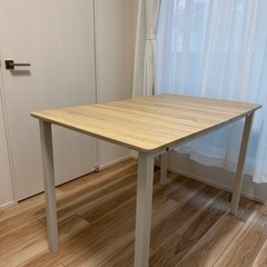 北欧風ダイニング　テーブル