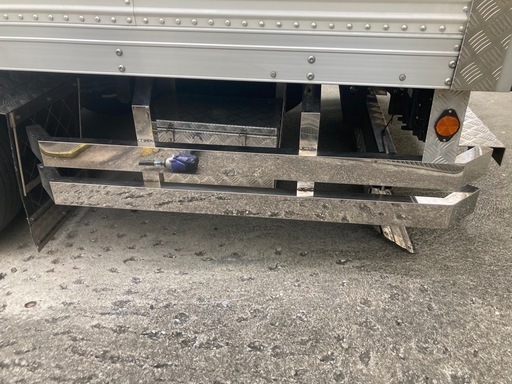 トラックサイドバンパー