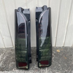 ハイエース　200系　取り外し　中古　LEDテール　スモークテールの画像