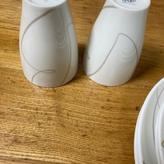 シンプルお皿とコップセット6点の画像