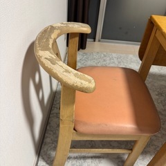 無料｜小さなダイニングテーブルセット（椅子色あせあり）の画像