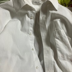 白い男性用ワイシャツの画像