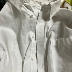 白い男性用ワイシャツの画像