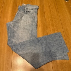 ジーパン薄目の画像