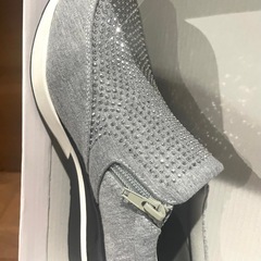 ビジューウォーキングシューズの画像