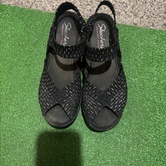 スケッチャーズ黒ラメサンダル