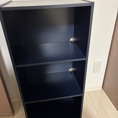 ブルーの3段カラーボックスの画像