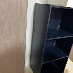 ブルーの3段カラーボックスの画像
