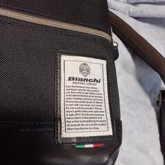 ビアンキ　Bianchiショルダーバッグ　黒色