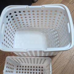 譲渡者決定‼️お値下げします‼️【🌷ニトリ・ホワイトランドリー入れ➕️小物入れ】の画像