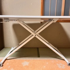 無段階昇降テーブルの画像