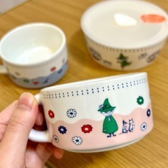 【お値下げ価格！】ムーミンの陶器コップ2つ＋耐熱保存容器【ほぼ新品】