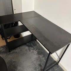 机と椅子の画像