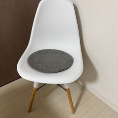 白の椅子