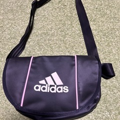 adidasナイロン素材ショルダーバッグ
