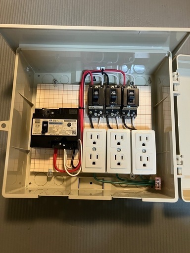 仮設分電盤 30AT ３回路 WB12-AJ使用 ウォルボックス・アース付きコンセント 新品 漏電ブレーカー 中古 電線 IV2ｍｍ 新品使用