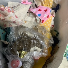 【布ハギレ　段ボールにいっぱい】の画像