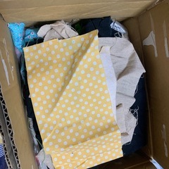 【布ハギレ　段ボールにいっぱい】の画像