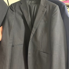 メンズ　スーツ　ダークグレー　ストライプ