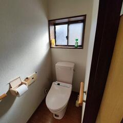 ●10年住んだら家あげます●土地190坪!!●高岡市本郷・四屋エリア●平屋使いできる古民家●敷地内に別途木造2階建倉庫、ガレージあり●民泊、カフェや事務所、作業場、資材置場、バイクガレージ、アトリエや寮にも●居室8部屋以上●自由にリノベ可能●敷金・礼金0円●利便性良好●RENT●売買も交渉可能● − 富山県