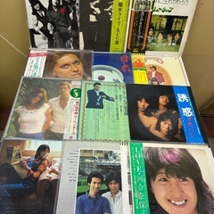 レコード大量 10箱 415枚の画像