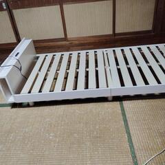 明日、倉庫に移します　2口コンセントのシングルベッド