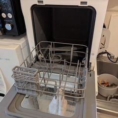 工事不要でシンク横に置けるタンク式食洗機「ラクアmini Plus」の画像